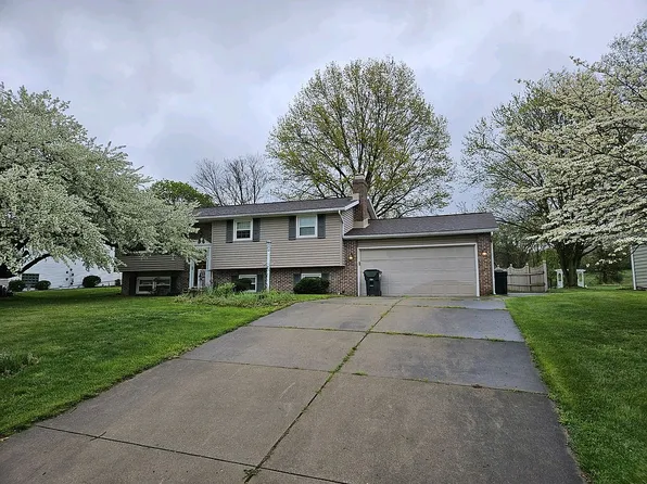 10009 Hollingsworth Dr NE, Bolivar, OH 44612
