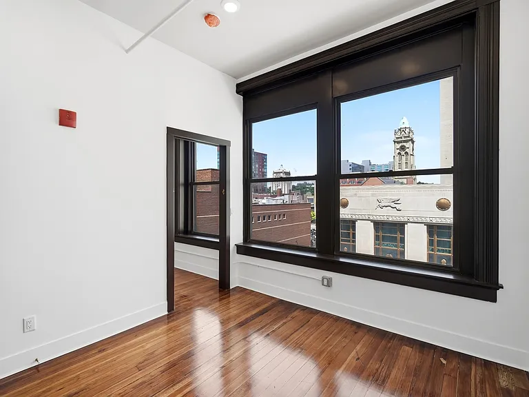 907 Main St #10 — Photo 16