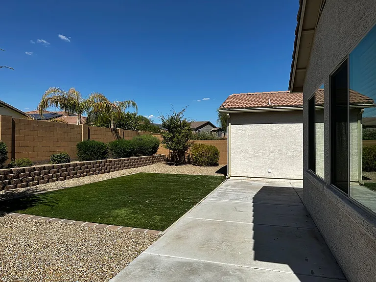 18618 W Mountain View Rd — Photo 32