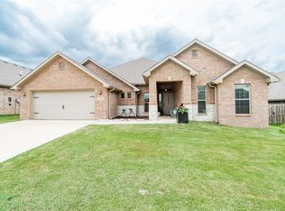 720 Gala Cir, Bentonville, AR 72712