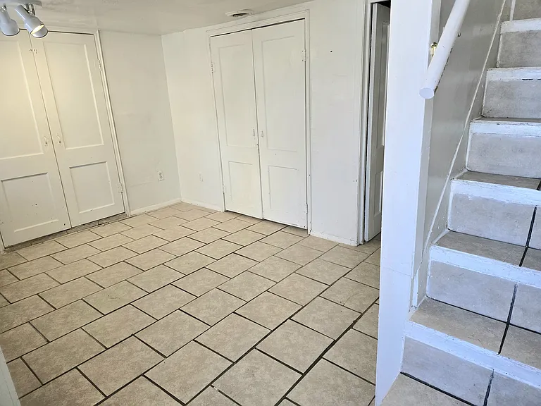 242 S 10th St — Photo 5