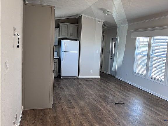 5th image of 1010 E 1st St #15
