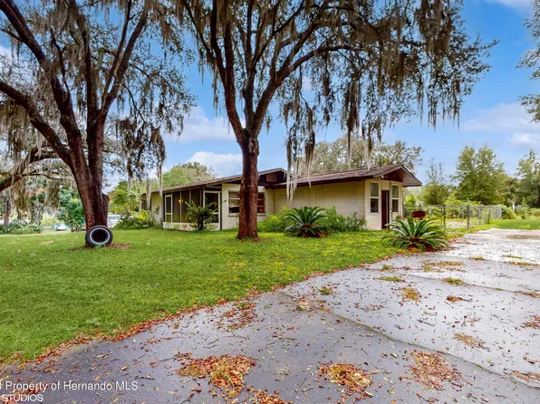8484 E Daniels Rd, Floral City, FL 34436