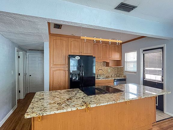 3rd image of 1109 W Peninsular St
