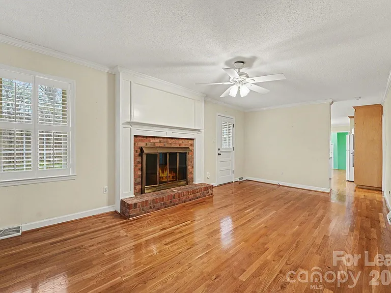 11002 Harrisburg Rd — Photo 3