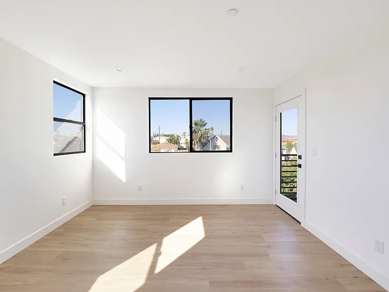 1858 S Redondo Blvd #5/6 — Photo 20