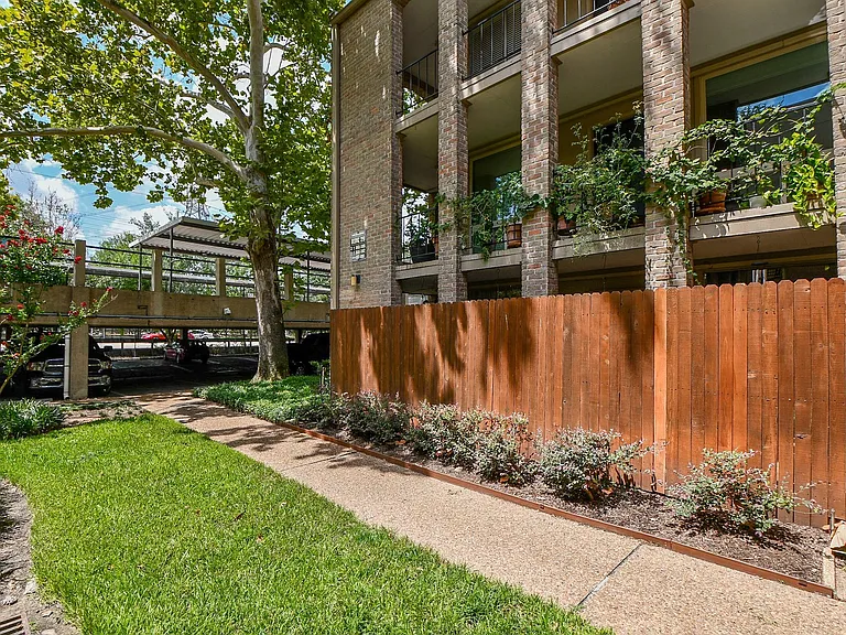 4635 Wild Indigo St #498 — Photo 35