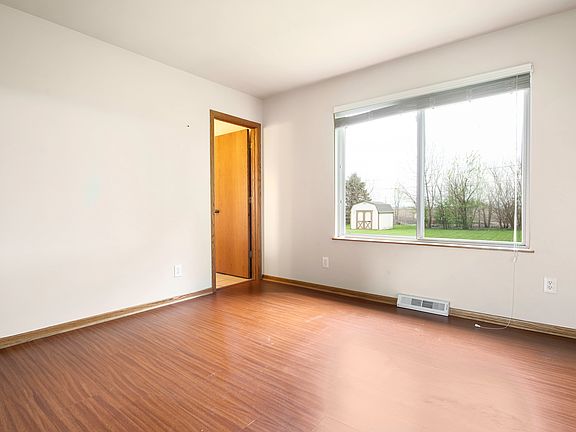 5th image of 909 Linda Ln