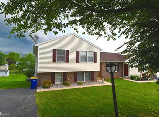 17 E Pennsylvania Ave, Stewartstown, PA 17363