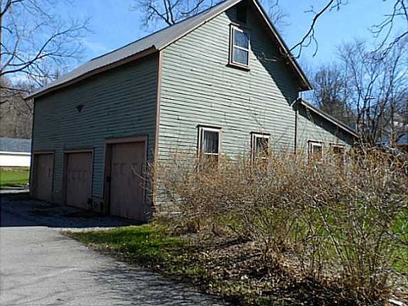 3rd image of 437 Randolph St