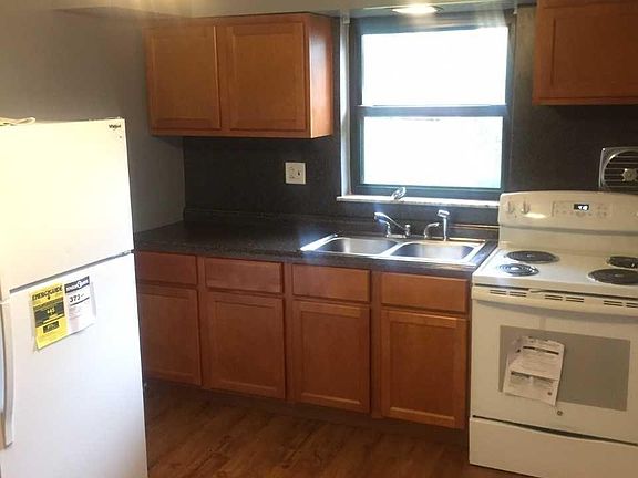 3rd image of 17 Ann St APT 5