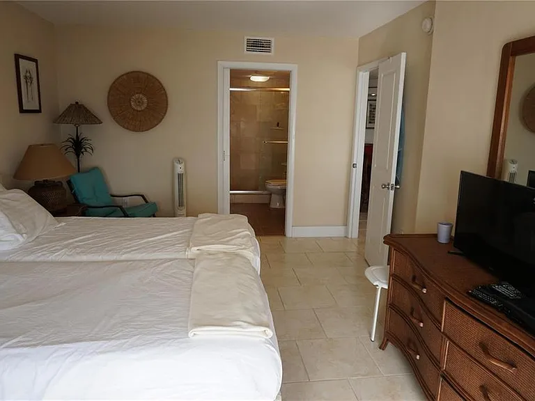 5900 Shore Blvd S #402 — Photo 15