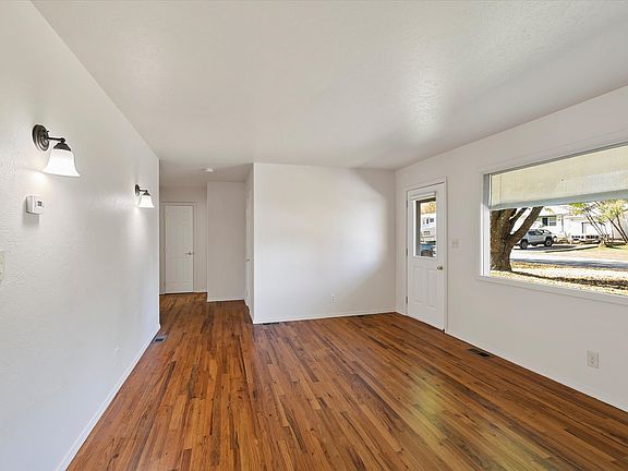 5th image of 123 Highwood Dr