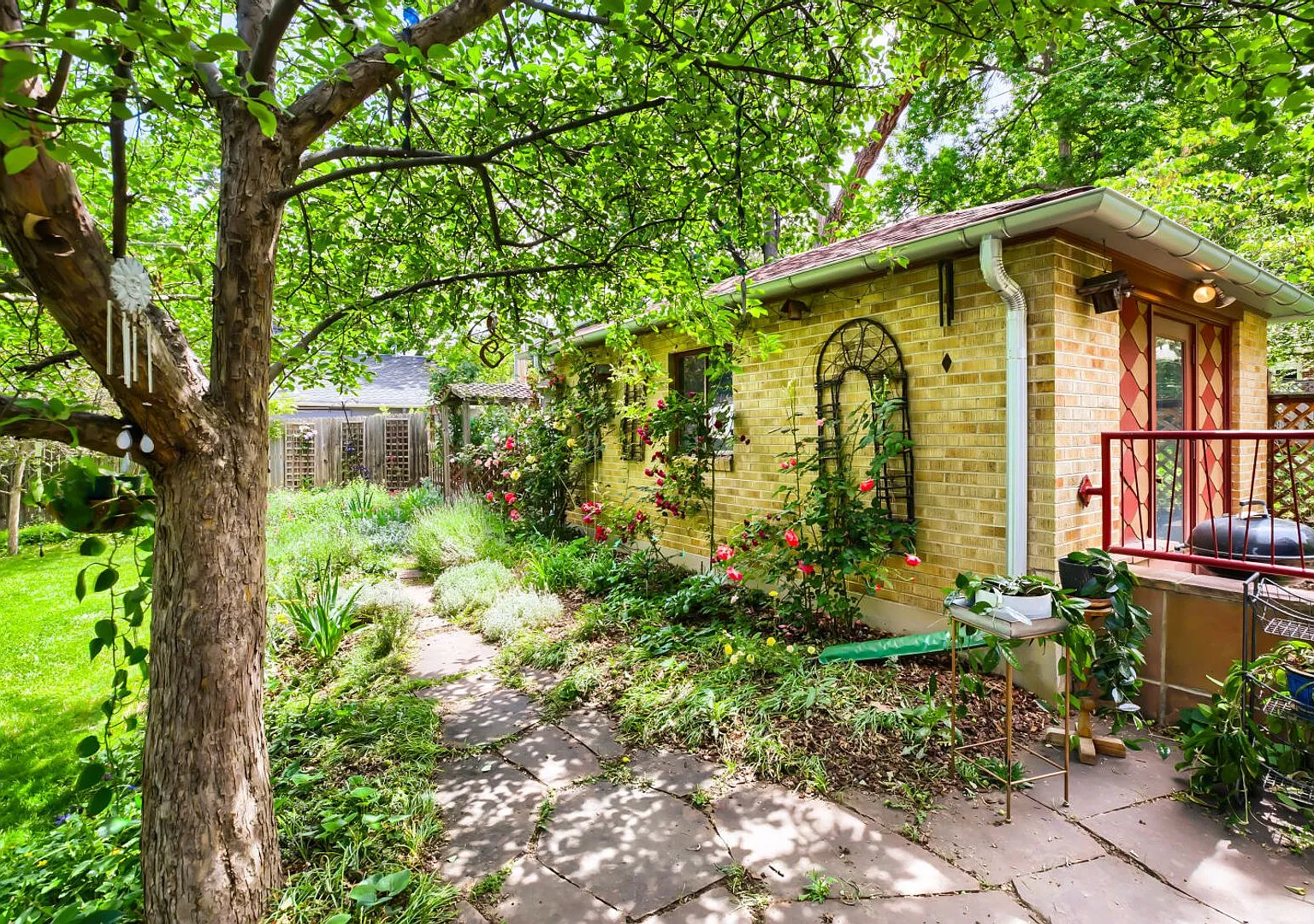 Charming Downtown Oasis | Steps to Pearl Street — Photo 3