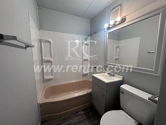4th image of 907 Giddings St