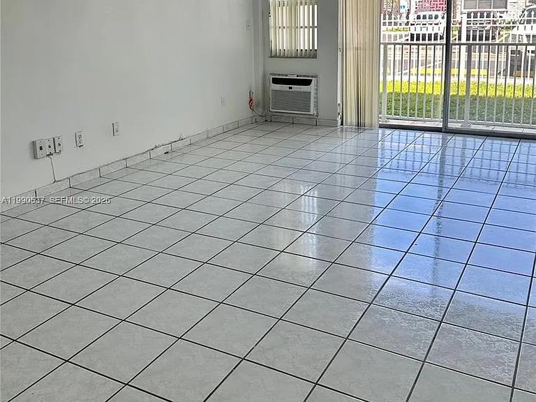 7920 East Dr #11 — Photo 5