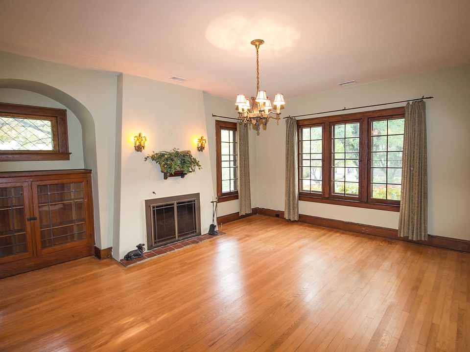 Living Room, Gas Fireplace