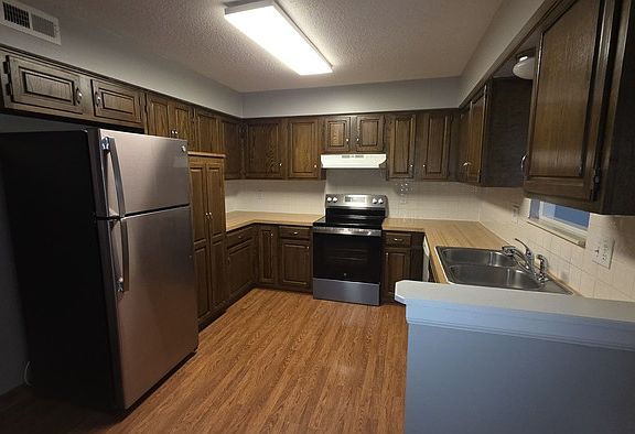 3rd image of 508 NE Johnston Dr