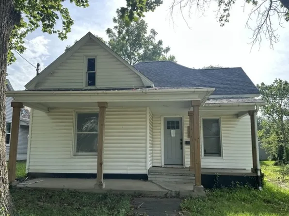 706 N Victor St, Christopher, IL 62822
