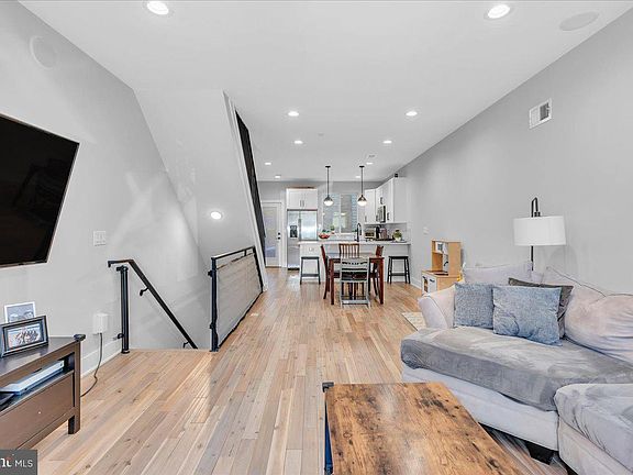 5th image of 2606 Trenton Ave