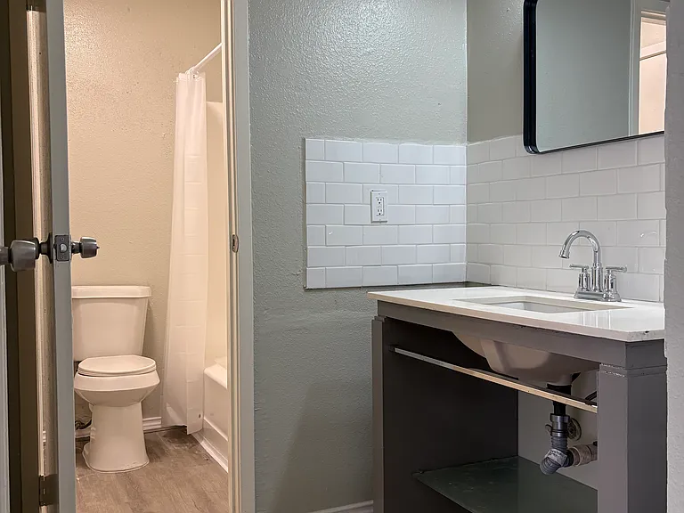 6114 W Mount Houston Rd #D — Photo 8