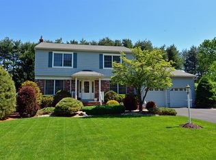 20 Tracy Dr, Manalapan, NJ 07726