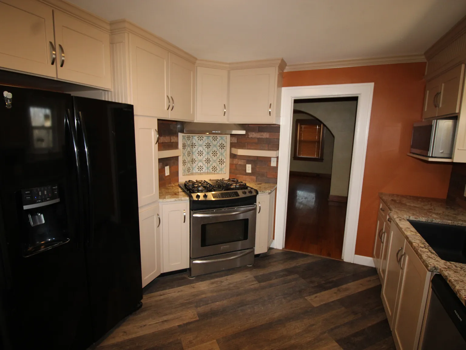 3 bed, 1500 sqft, $1,550 — Photo 3
