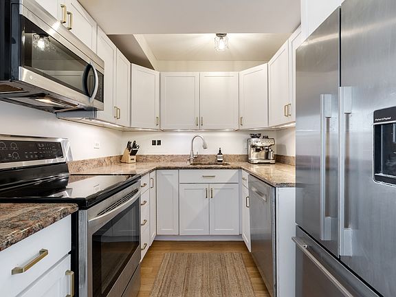 5th image of 2909 N Sheridan Rd APT 1104