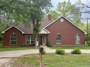 616 Vienna St, Castroville, TX 78009
