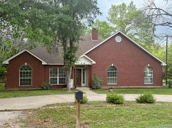 616 Vienna, Castroville, TX 78009