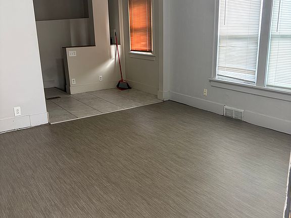 4th image of 1309 N Eddy St