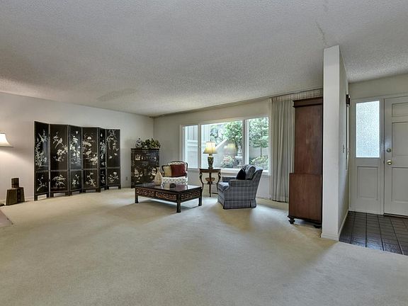 4th image of 14664 Fieldstone Dr