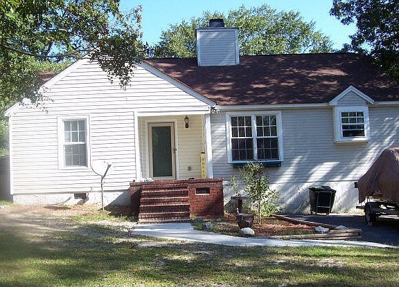 3rd image of 1025 N Hornbeam Dr