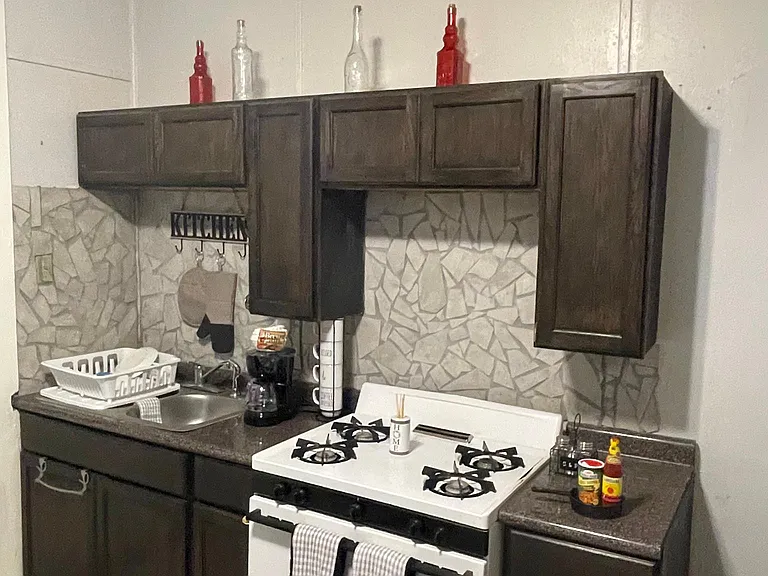 1-625 Saint Joseph Ave #1 — Photo 8