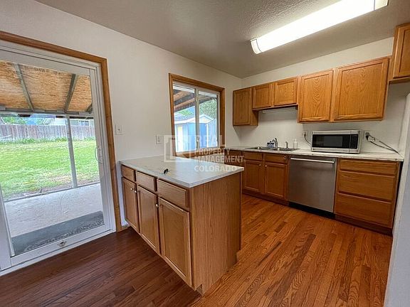 3rd image of 1620 N Main St