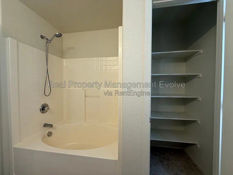 9503 N 82nd Ln — Photo 20