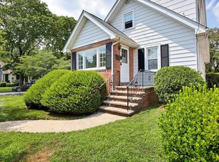 7 Upland St E, Greenwich, CT 06831