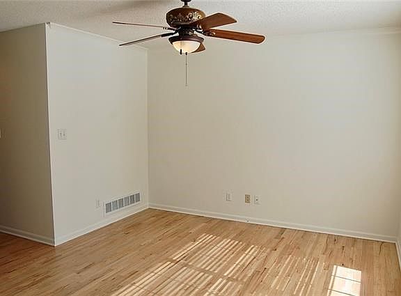 3rd image of 804 Highland Dr