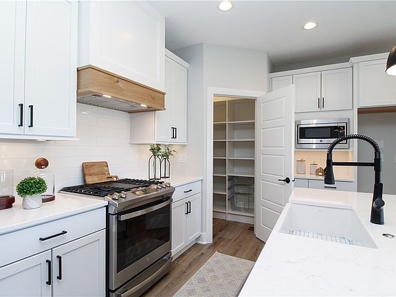 5th image of 1334 S 92nd St