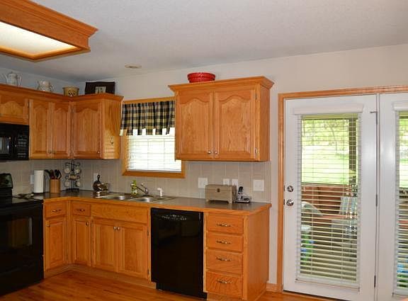 3rd image of 504 Foot Hill Dr
