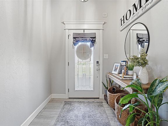 5th image of 206 NW Granite Ave