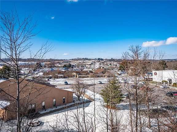 4th image of 1107 Chatham Dr