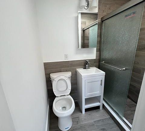 5th image of 22 Lawrence Ave #6