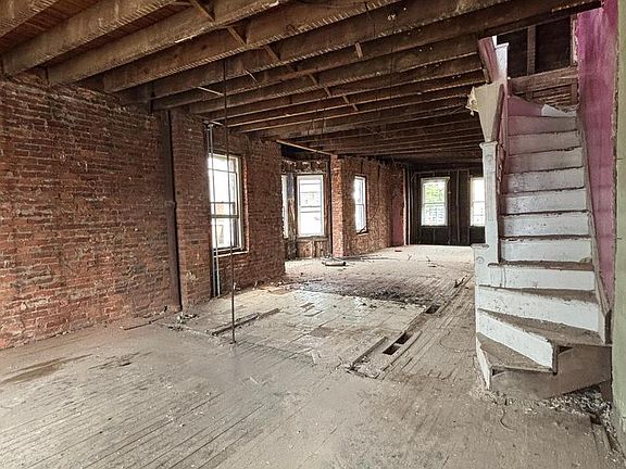 5th image of 5837 Crittenden St