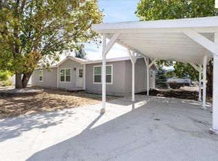 637 4th St, Priest River, ID 83856