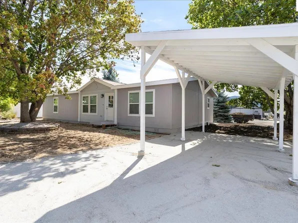 637 4th St, Priest River, ID 83856