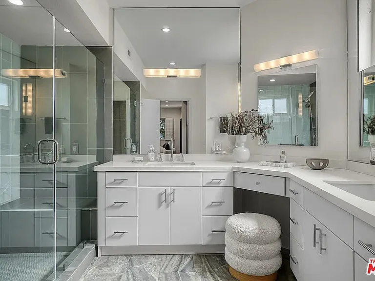166 S Hayworth Ave #201 — Photo 5