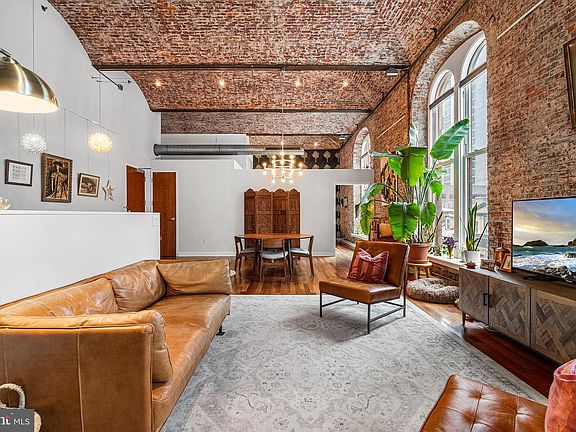 3rd image of 105 S 12th St APT 302