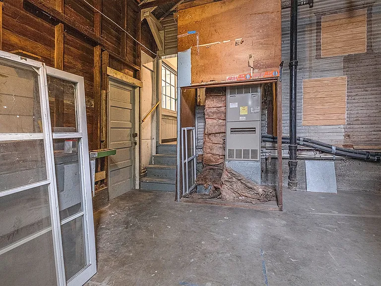 623 E Main St — Photo 31