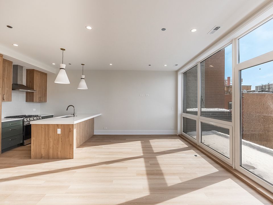 1st image of 1620 W Grand Ave #1W